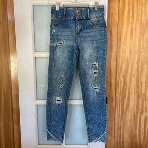 No Boundaries high rise/sculpting skinny Jeans